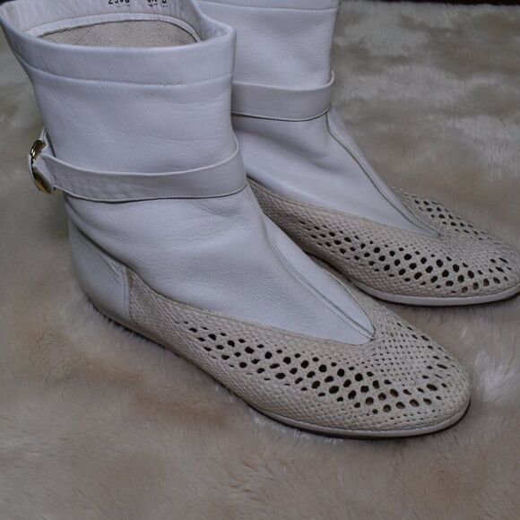 Charles Jourdan VTG 80s White Leather Crochet Ankle Boots Women’s Size 8.5 - Picture 14 of 16